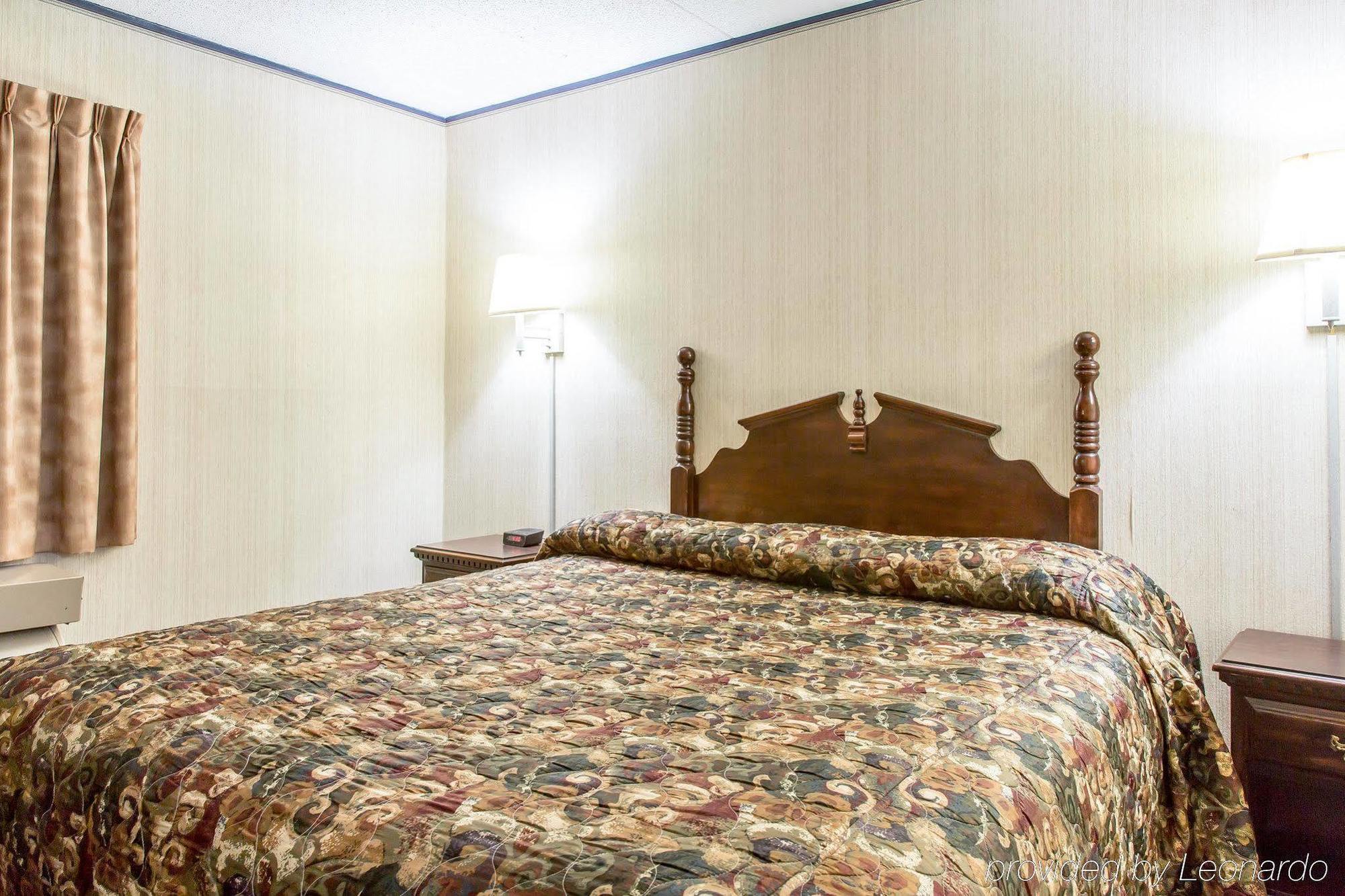 Econo Lodge Inn & Suites Groton Exterior foto