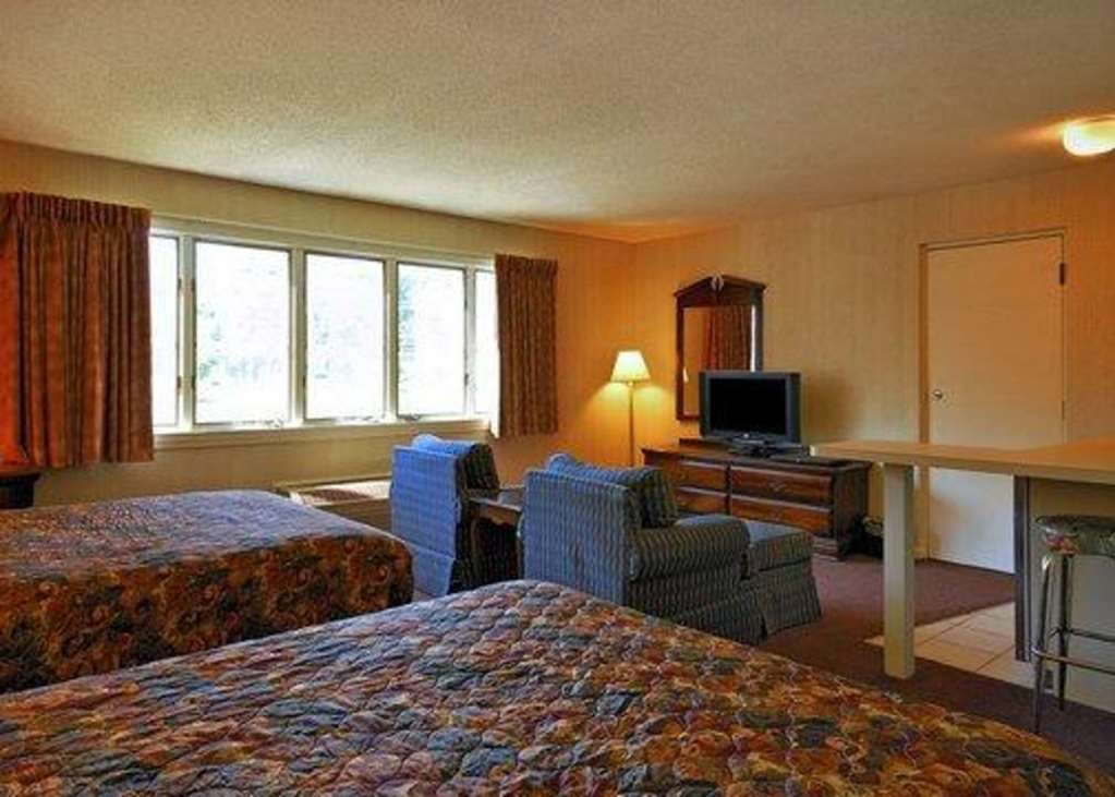 Econo Lodge Inn & Suites Groton Quarto foto