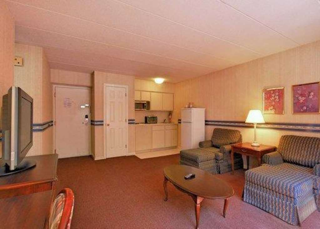 Econo Lodge Inn & Suites Groton Quarto foto
