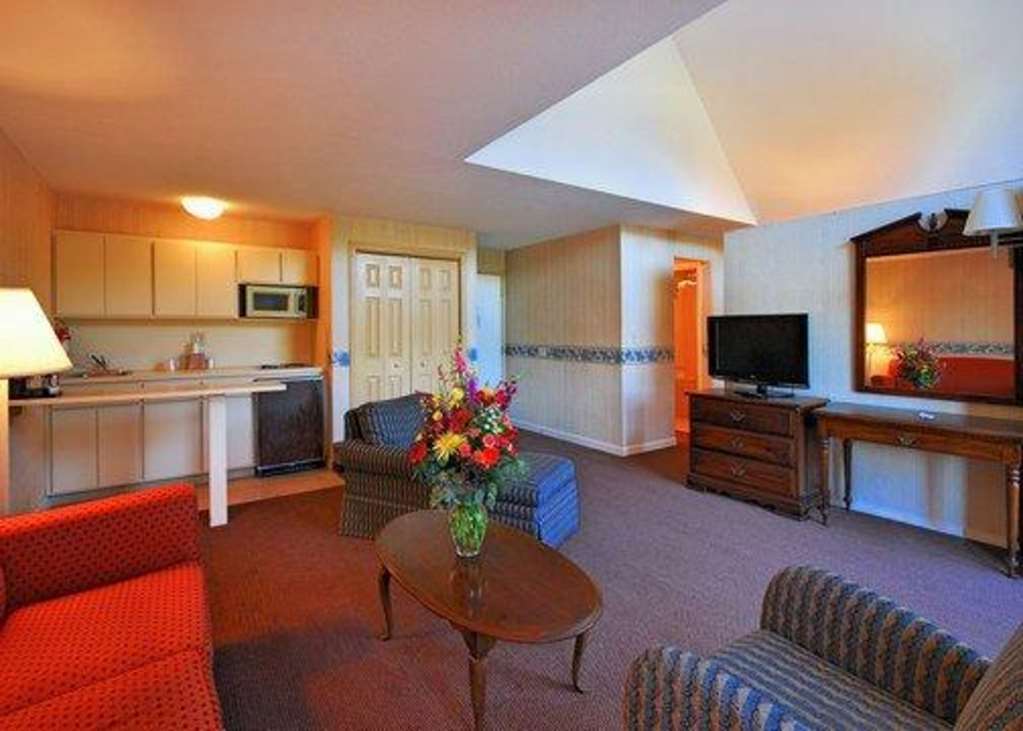 Econo Lodge Inn & Suites Groton Quarto foto