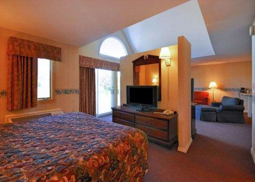 Econo Lodge Inn & Suites Groton Quarto foto