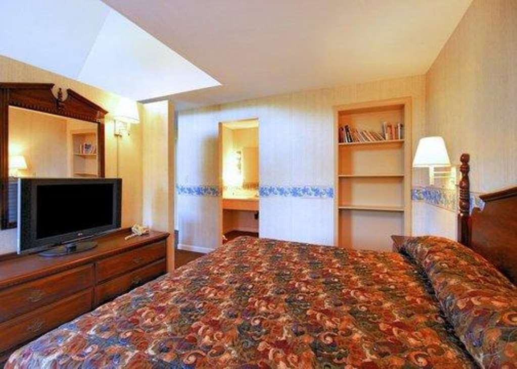 Econo Lodge Inn & Suites Groton Quarto foto