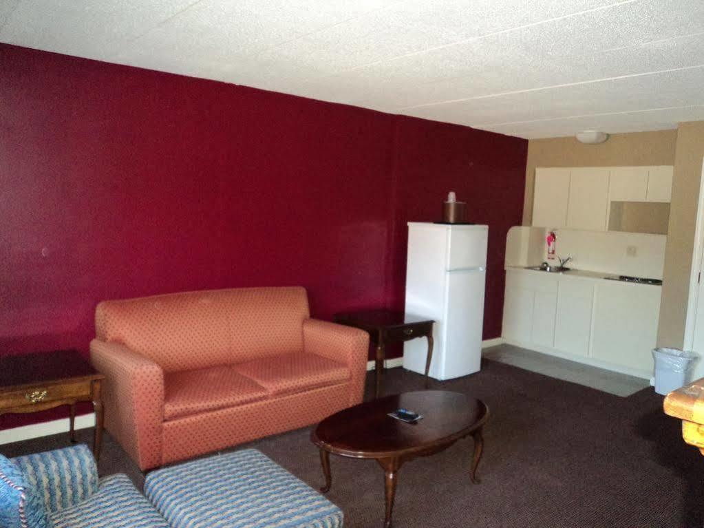 Econo Lodge Inn & Suites Groton Exterior foto