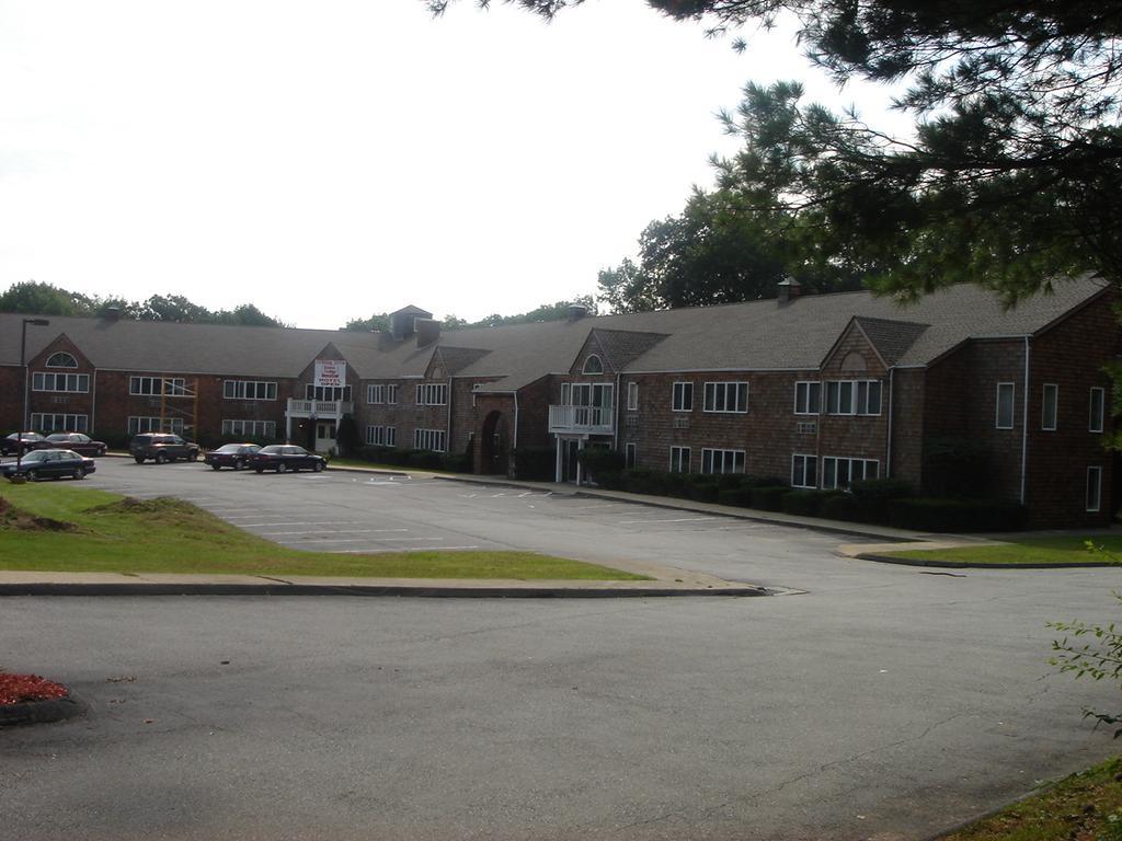 Econo Lodge Inn & Suites Groton Exterior foto