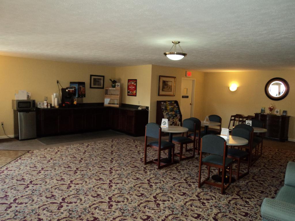 Econo Lodge Inn & Suites Groton Exterior foto